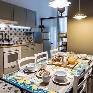 Bed & Breakfast La Casa Napoletana - Ls, Neapol